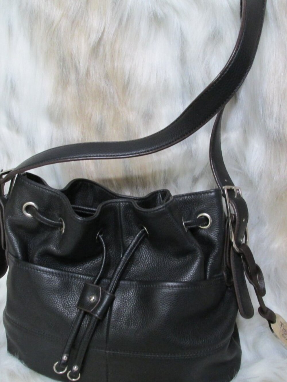P2905-Tignanello Black Pebble Leather Bucket-Lots of Pockets-shoulder - Picture 4 of 8